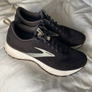 Brooks walking shoes